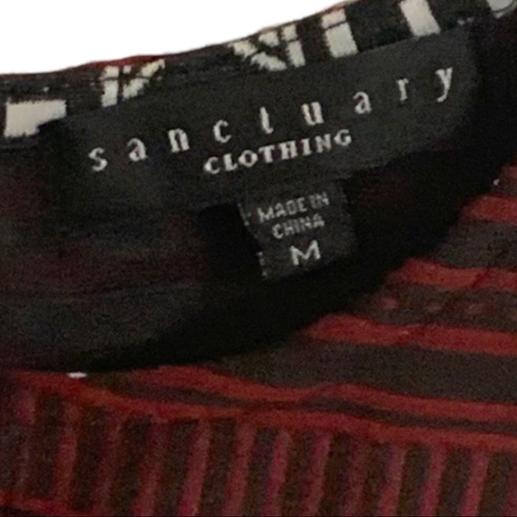 Sanctuary Aztec print top v-neck with back zipper size medium - Picture 3 of 3